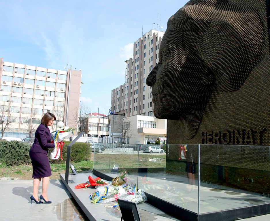 President Jahjaga laid a flower wreath at the “Heroines” Monument - News &  Events - President of the Republic of Kosovo - DR. VJOSA OSMANI - SADRIU