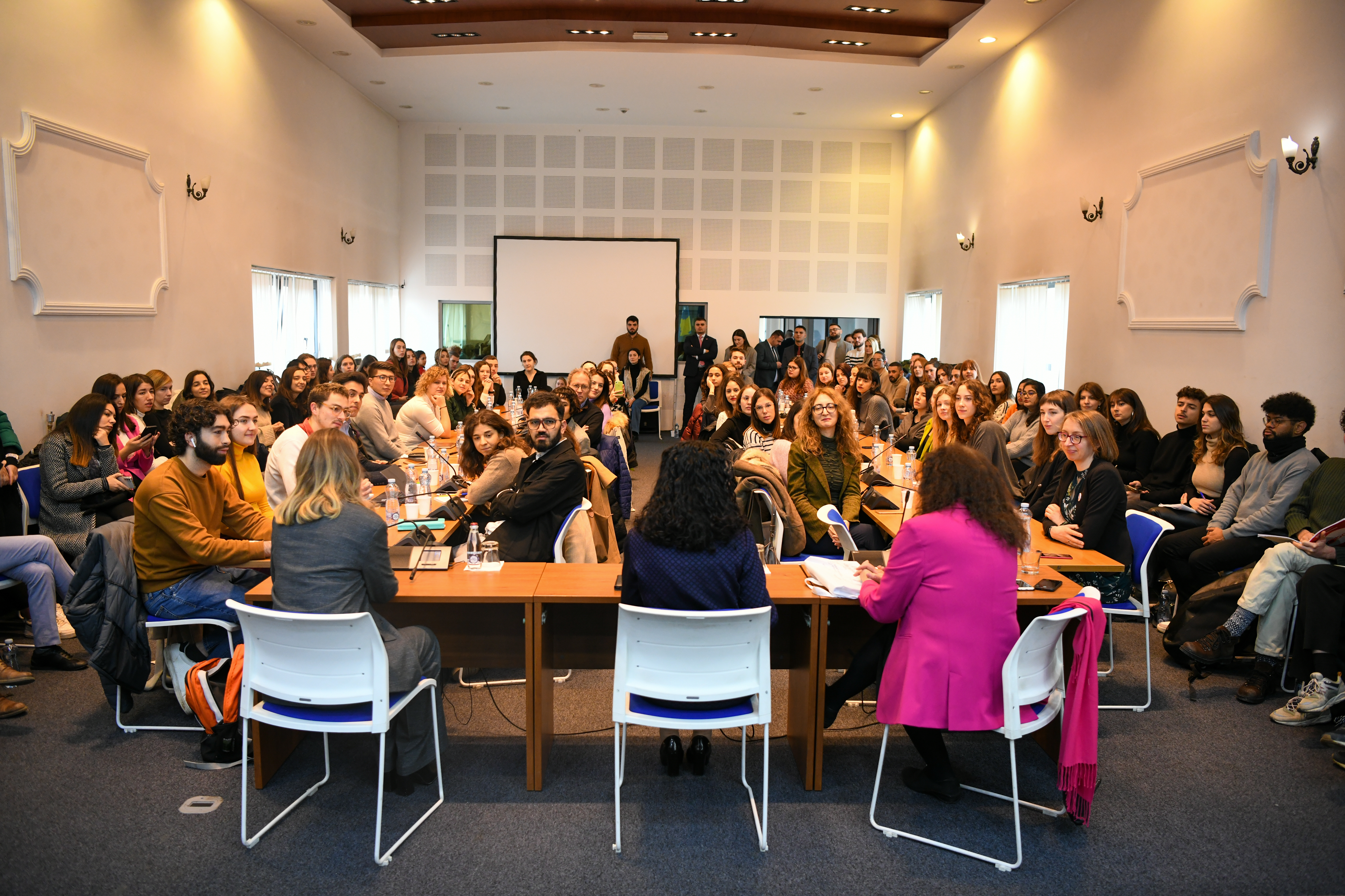 Presidentja Osmani zhvilloi një bashkëbisedim me studentë të nivelit master në Kampusin Global të të Drejtave të Njeriut