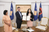 Presidentja Osmani ia dorëzoi “Urdhrin Hero i Kosovës”, familjes së  heroit Sali Çekaj