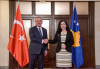 Predsednica Osmani dočekala je na sastanku ministra inostranih poslova Turske g. Mevlüta Çavuşoğlua