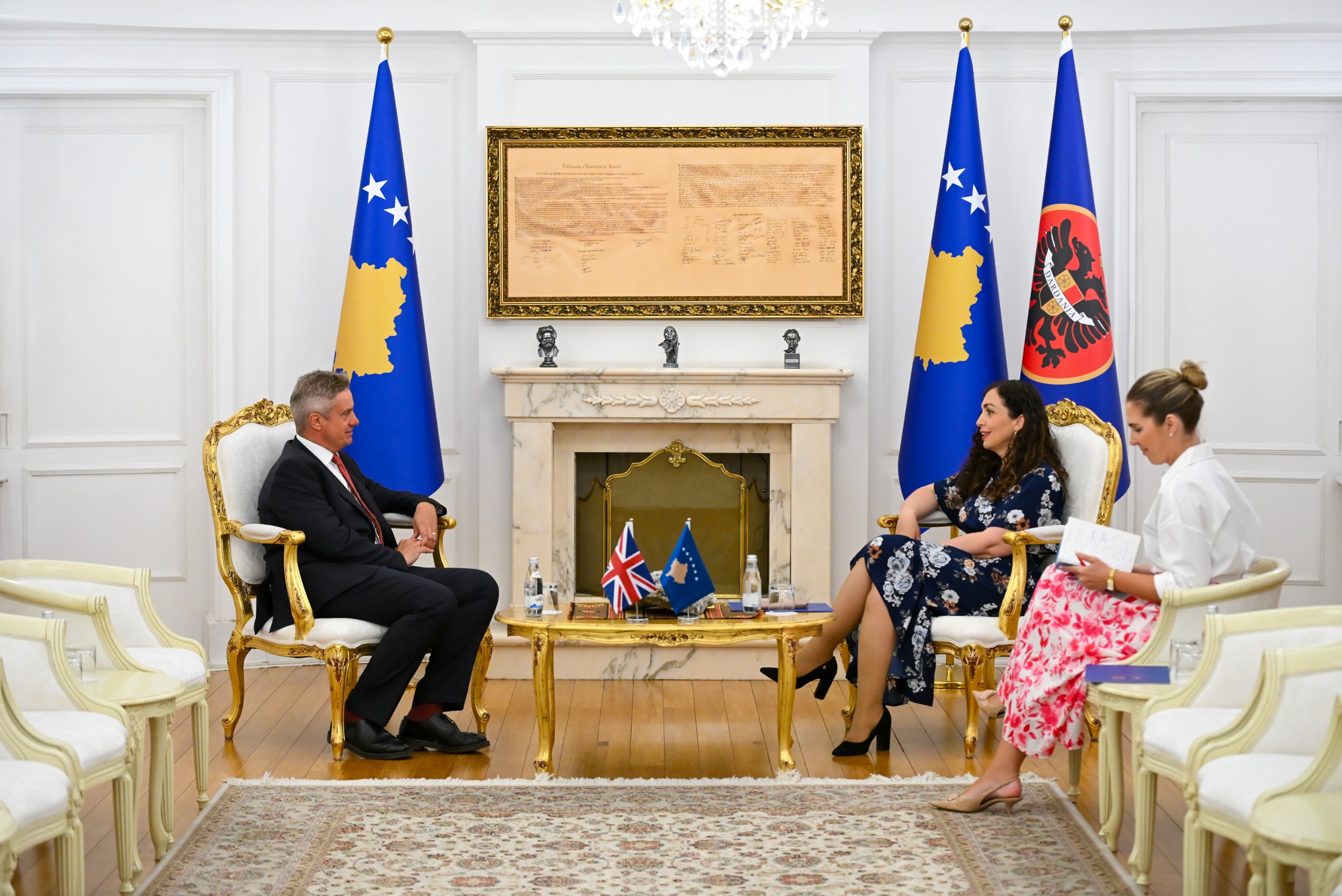 02.09.2025- Presidentja Osmani priti në takim ambasadorin e Mbretërisë së Bashkuar, Jonathan Hargreaves