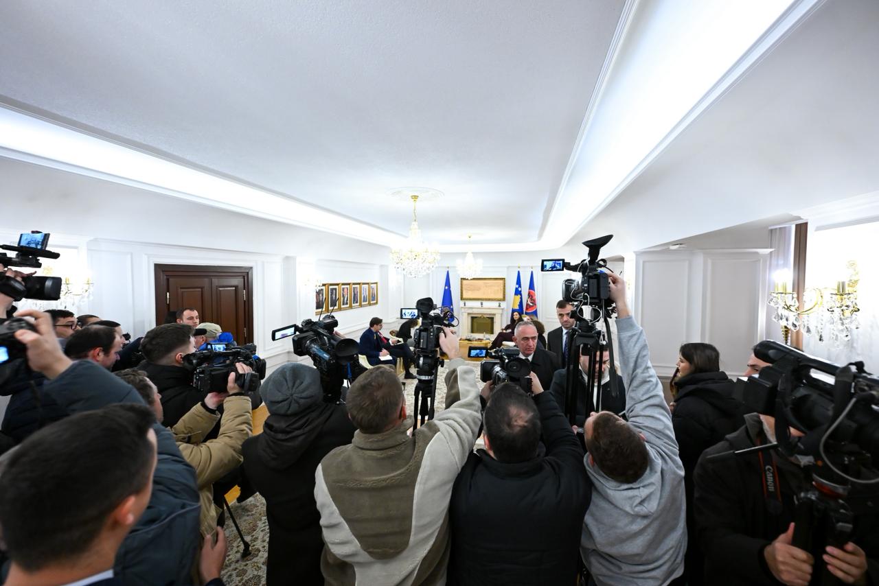 14.1.26 Presidentja Osmani priti në takim Përfaqësuesin e Posaçëm të BE-së për Dialogun Kosovë–Serbi, Peter Sørensen-3