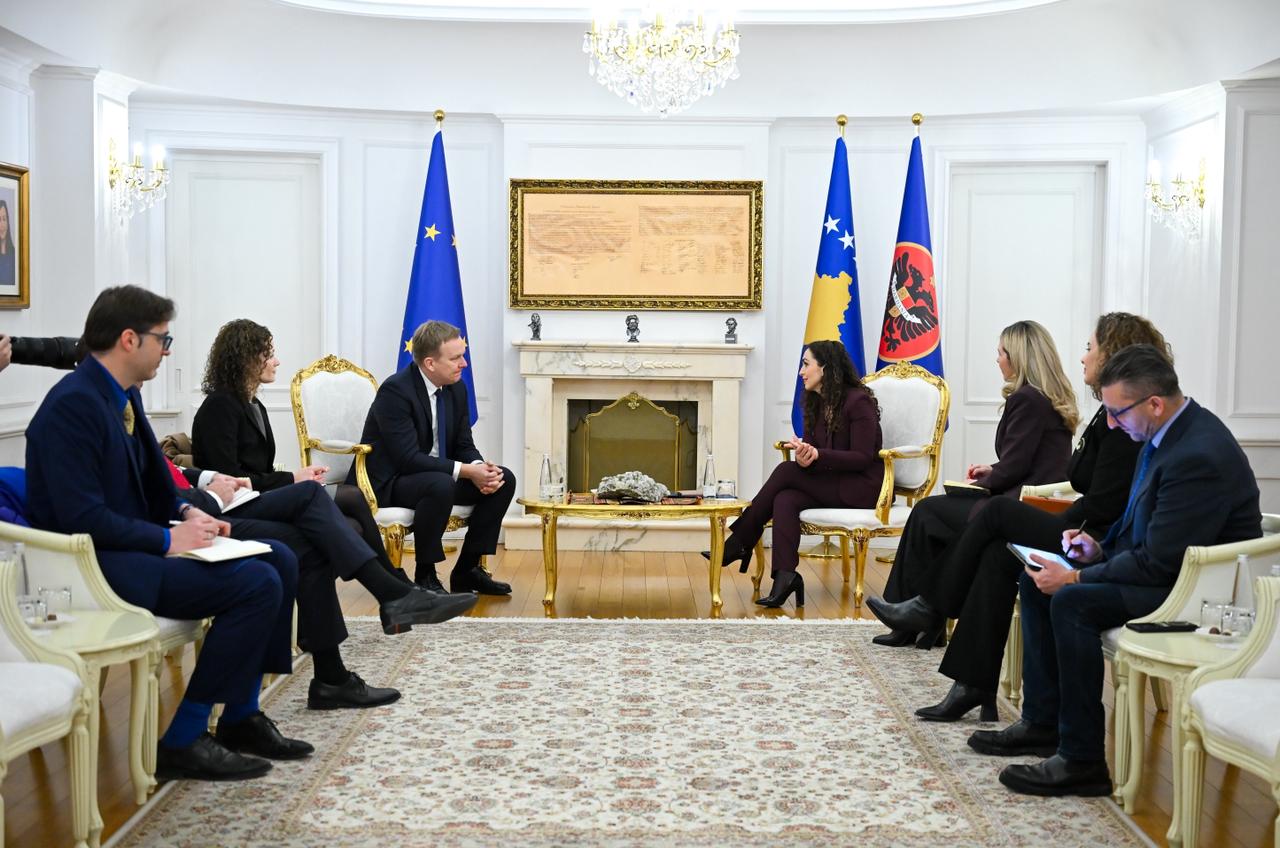 14.1.26 Presidentja Osmani priti në takim Përfaqësuesin e Posaçëm të BE-së për Dialogun Kosovë–Serbi, Peter Sørensen-5