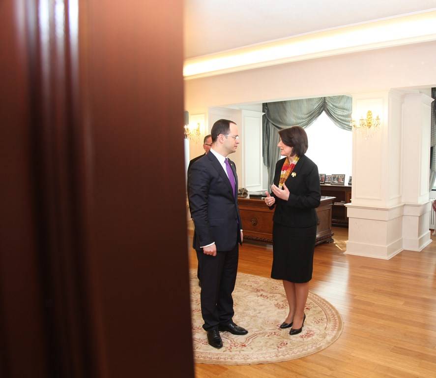 14_03_2014_7927876_14_03_2014_Takim_me_ministrin_e_puneve_te_jashtme_te_Shqiperise_4