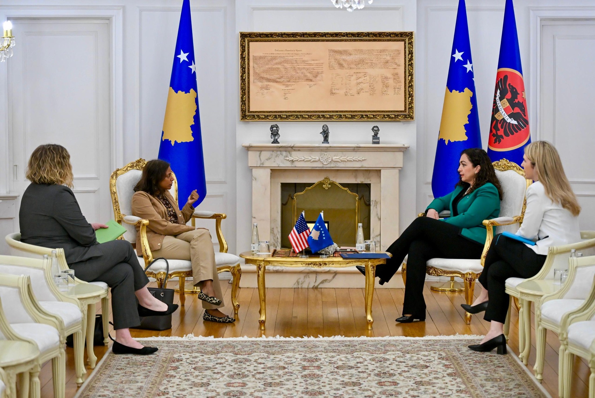 15.5.25 - Presidentja Osmani priti në takim të Ngarkuarën me Punë të Ambasadës Amerikane, znj. Anu Prattipati-2