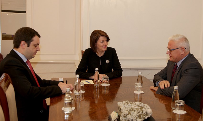 17_12_2014_1395446_Presidentja_Jahjaga_shpall_18_janarin_date_per_zgjedhjet_e_parakohshme_per_kryetar_te_Gracanices_01__Copy_