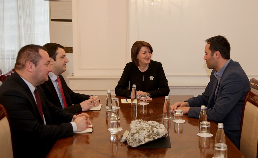 17_12_2014_1639585_Presidentja_Jahjaga_shpall_18_janarin_date_per_zgjedhjet_e_parakohshme_per_kryetar_te_Gracanices03__Copy_