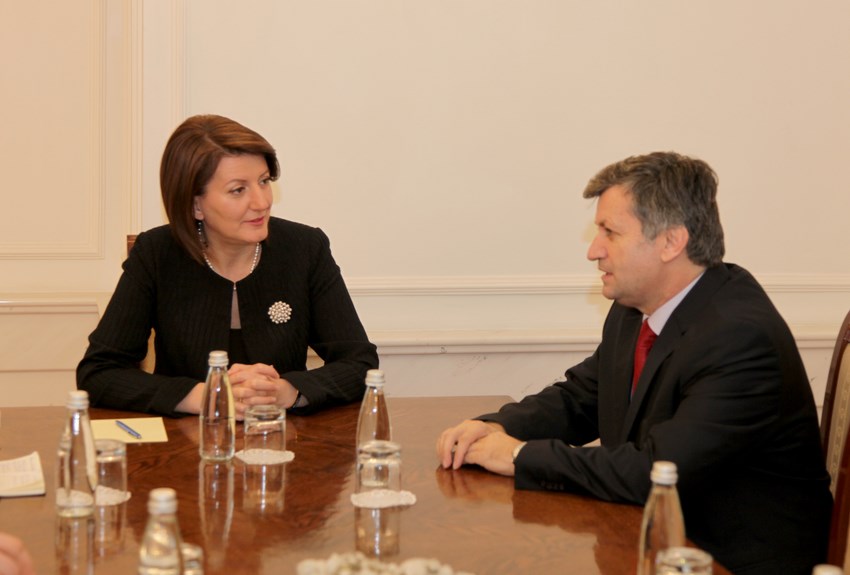 17_12_2014_2447829_Presidentja_Jahjaga_shpall_18_janarin_date_per_zgjedhjet_e_parakohshme_per_kryetar_te_Gracanices02__Copy_