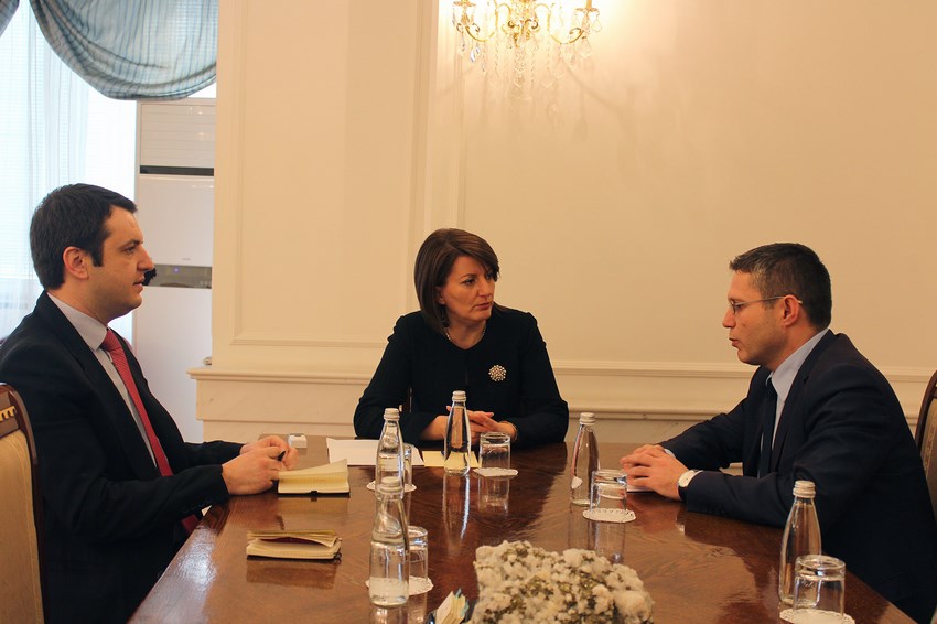 17_12_2014_4629861_Presidentja_Jahjaga_shpall_18_janarin_date_per_zgjedhjet_e_parakohshme_per_kryetar_te_Gracanices05__Copy_