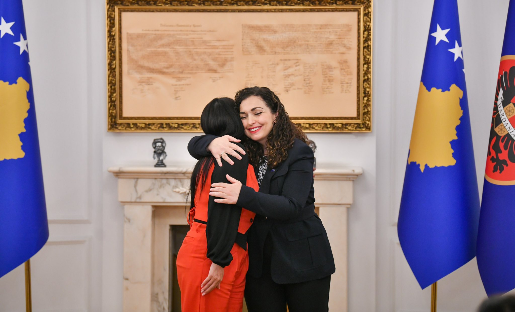 18.4.25 ceremonia e dekorimit-10