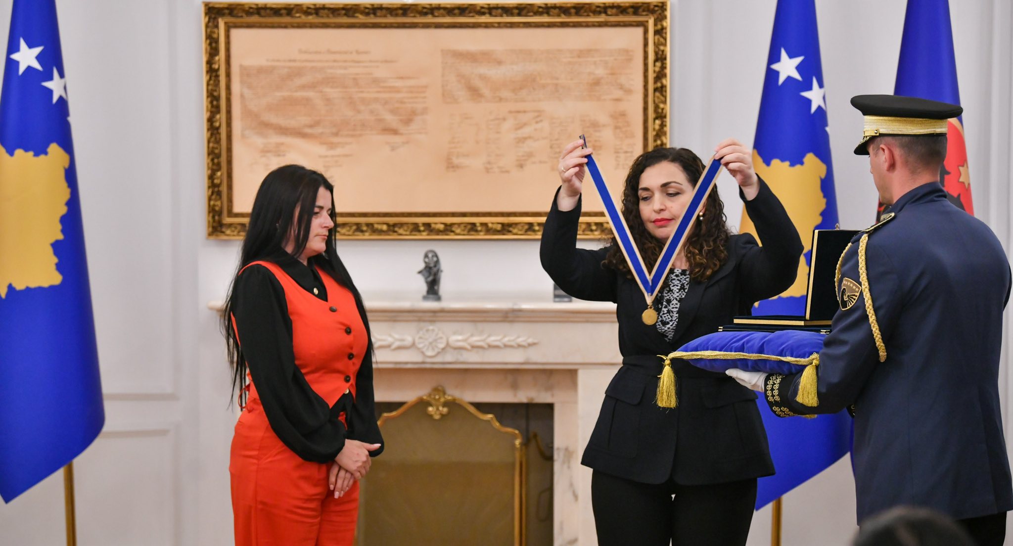 18.4.25 ceremonia e dekorimit-11