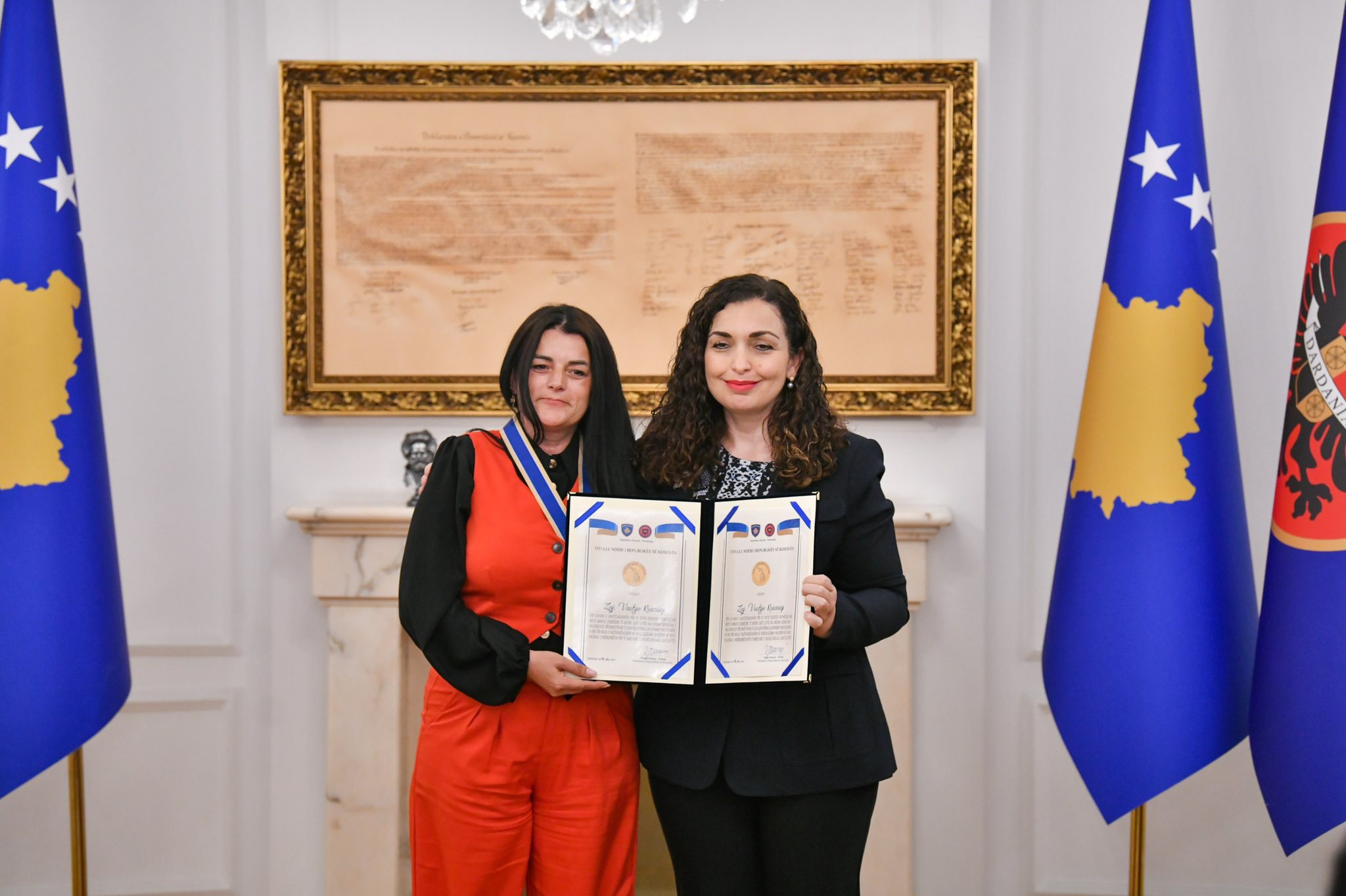 18.4.25 ceremonia e dekorimit-12