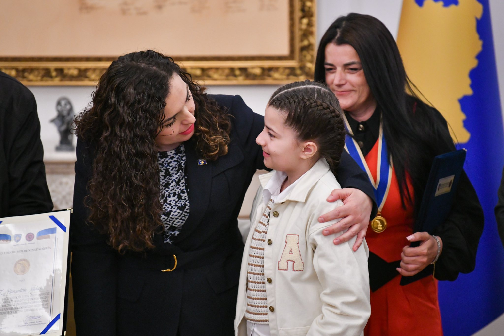 18.4.25 ceremonia e dekorimit-18