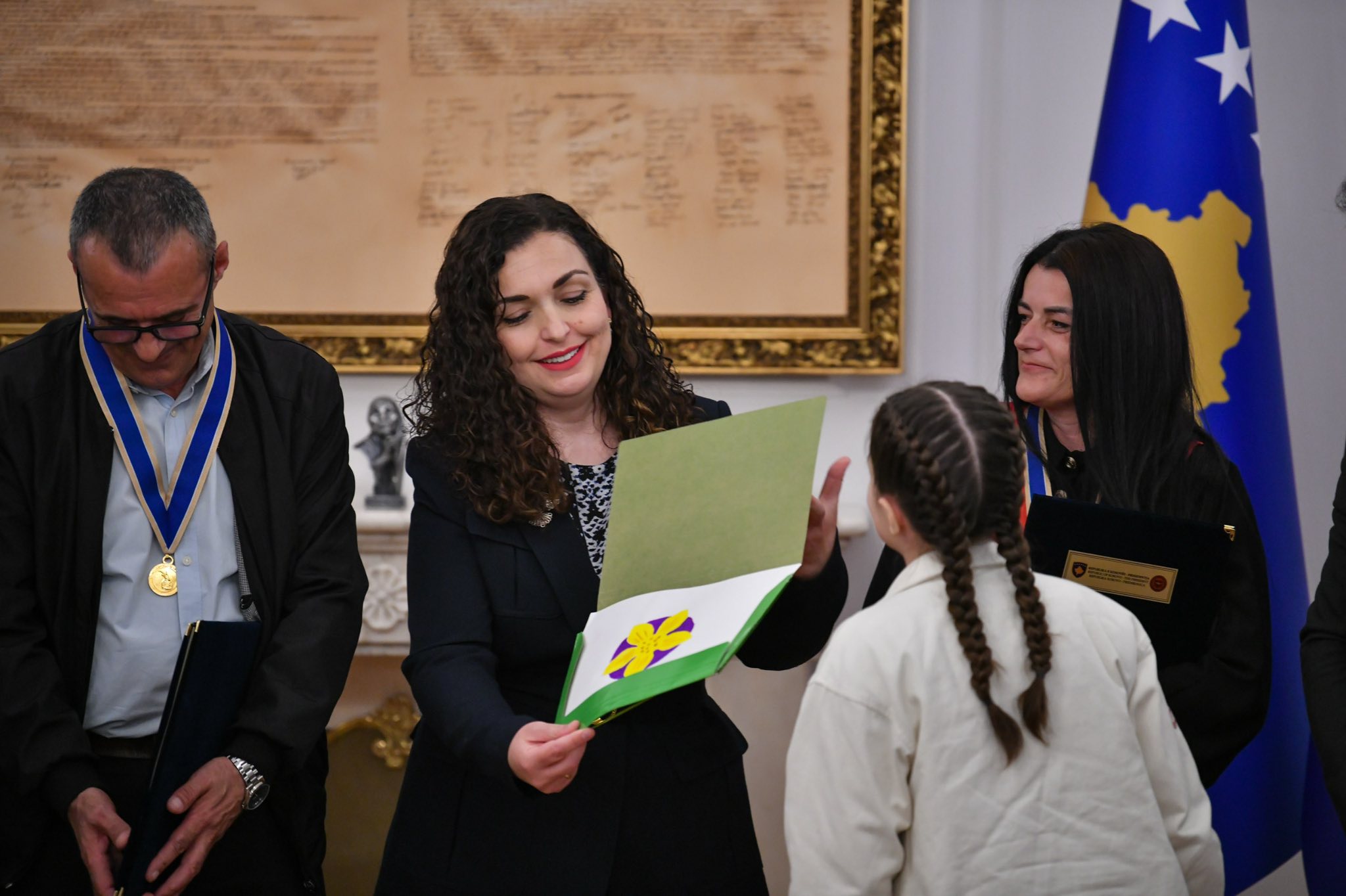 18.4.25 ceremonia e dekorimit-19