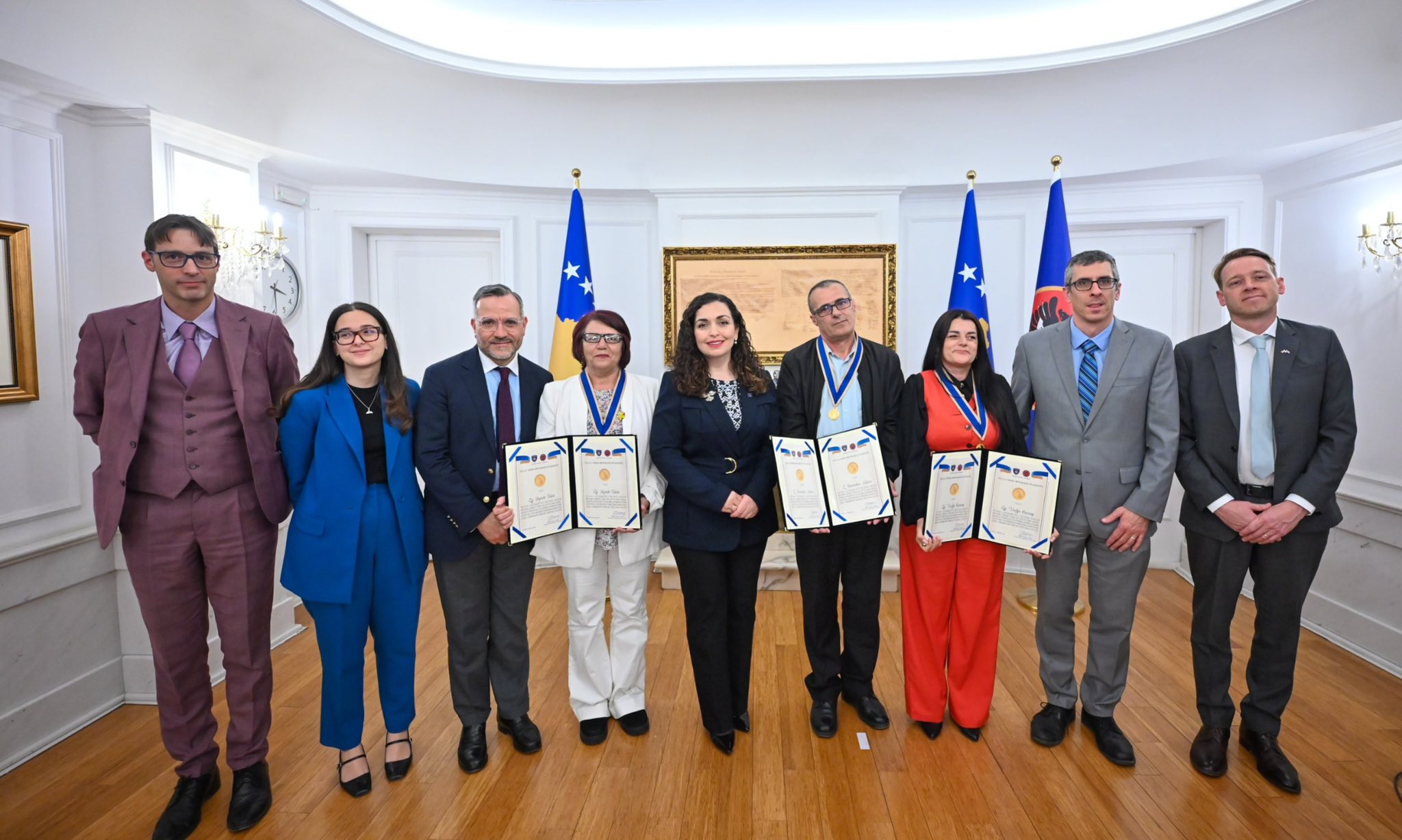 18.4.25 ceremonia e dekorimit-23