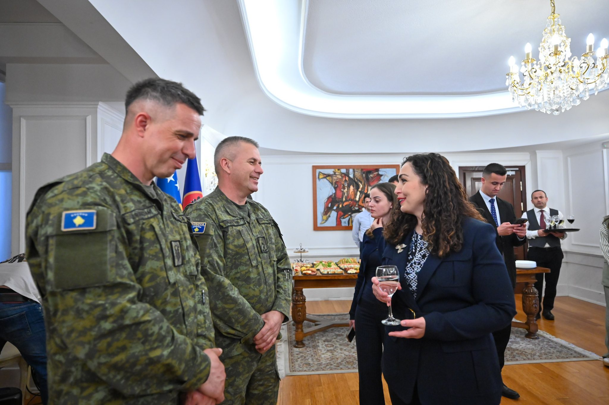 18.4.25 ceremonia e dekorimit-24