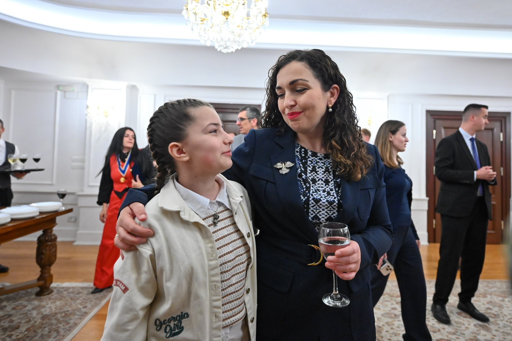 18.4.25 ceremonia e dekorimit-25