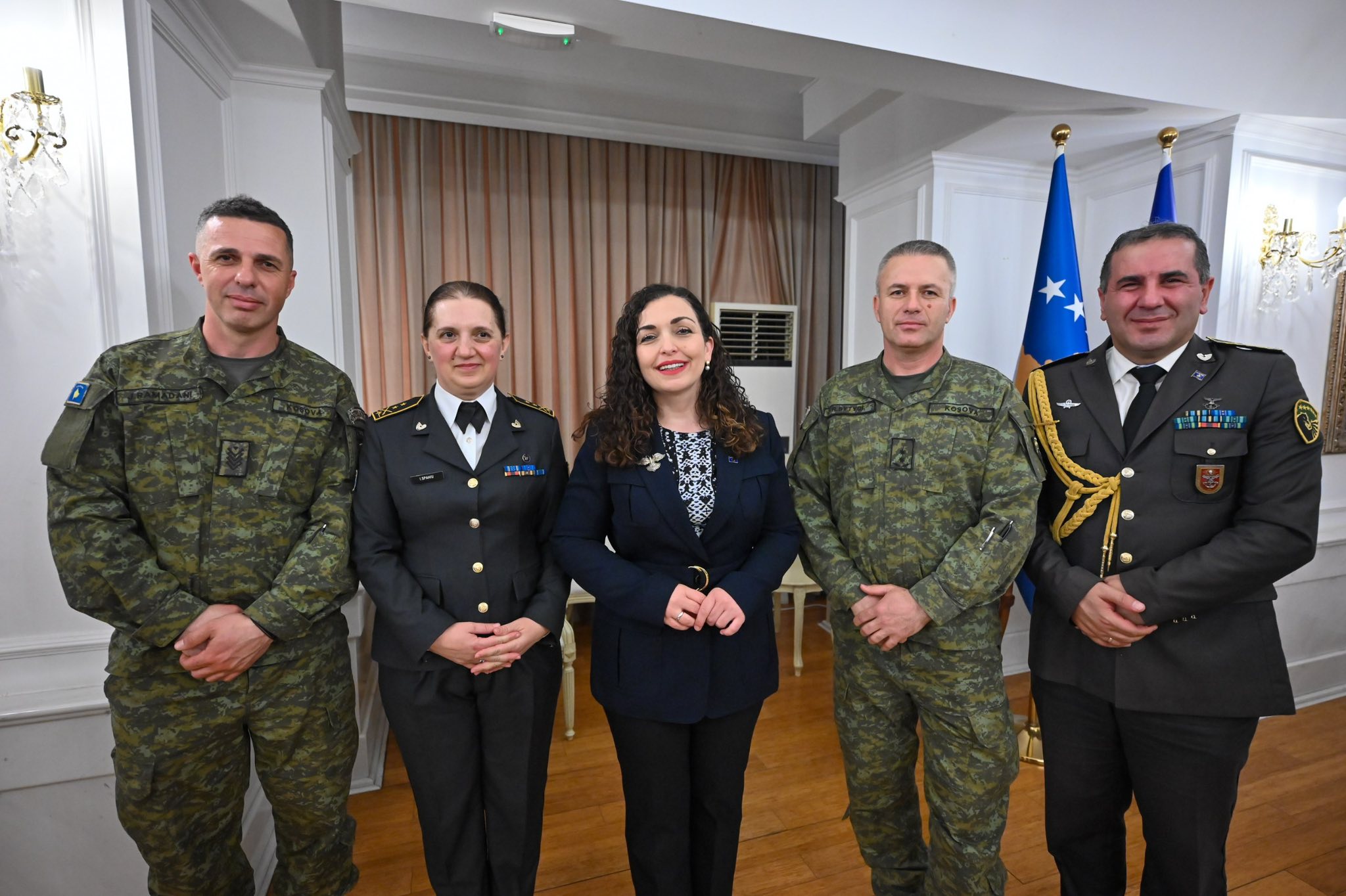 18.4.25 ceremonia e dekorimit-26