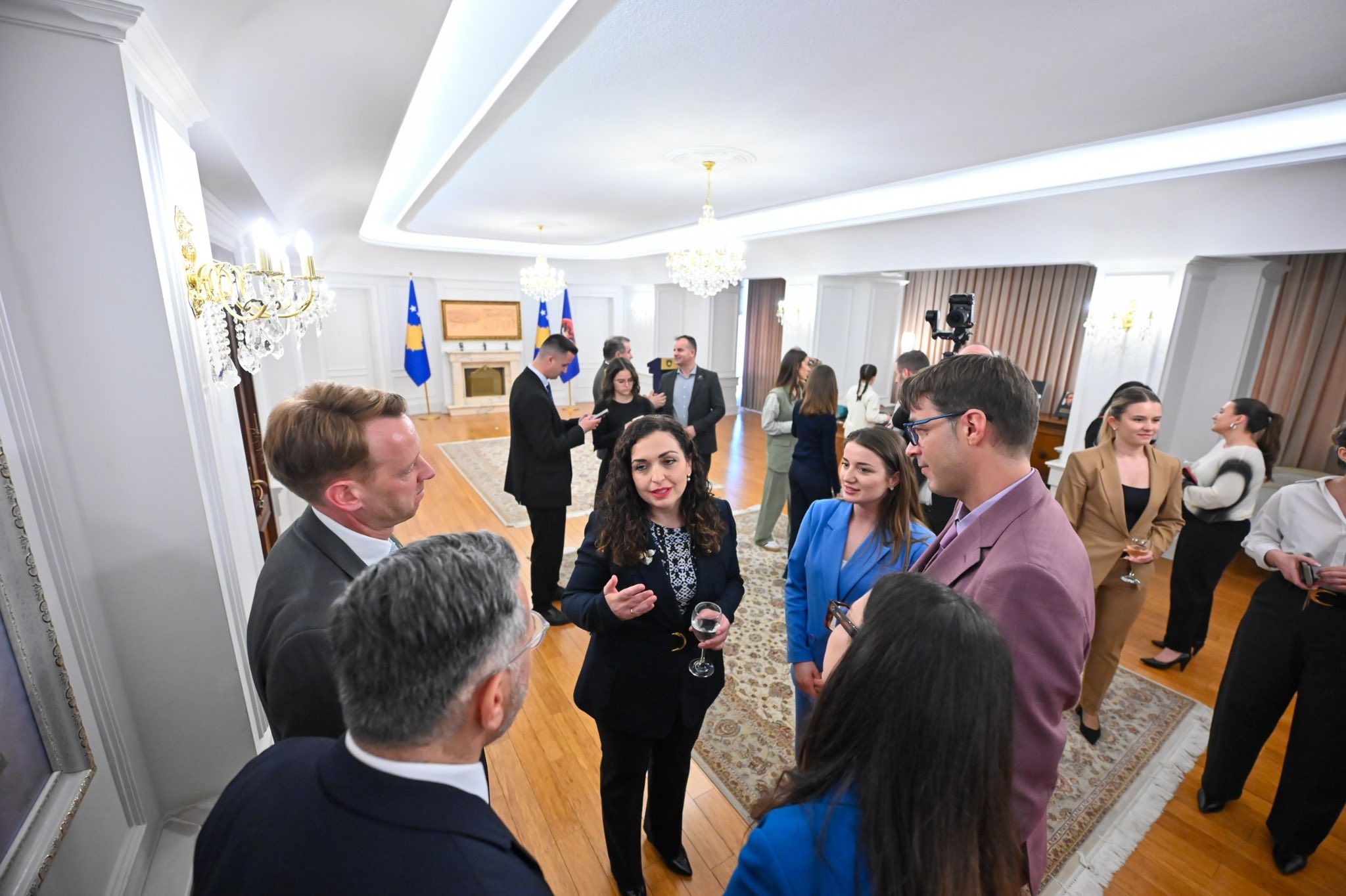 18.4.25 ceremonia e dekorimit-29