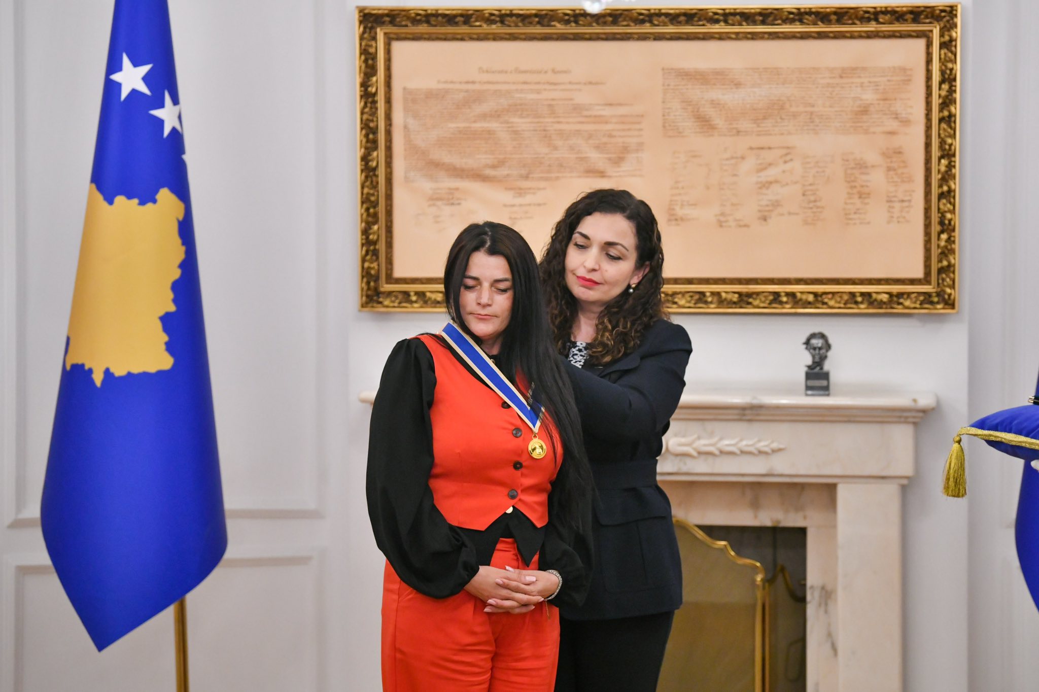 18.4.25 ceremonia e dekorimit-3