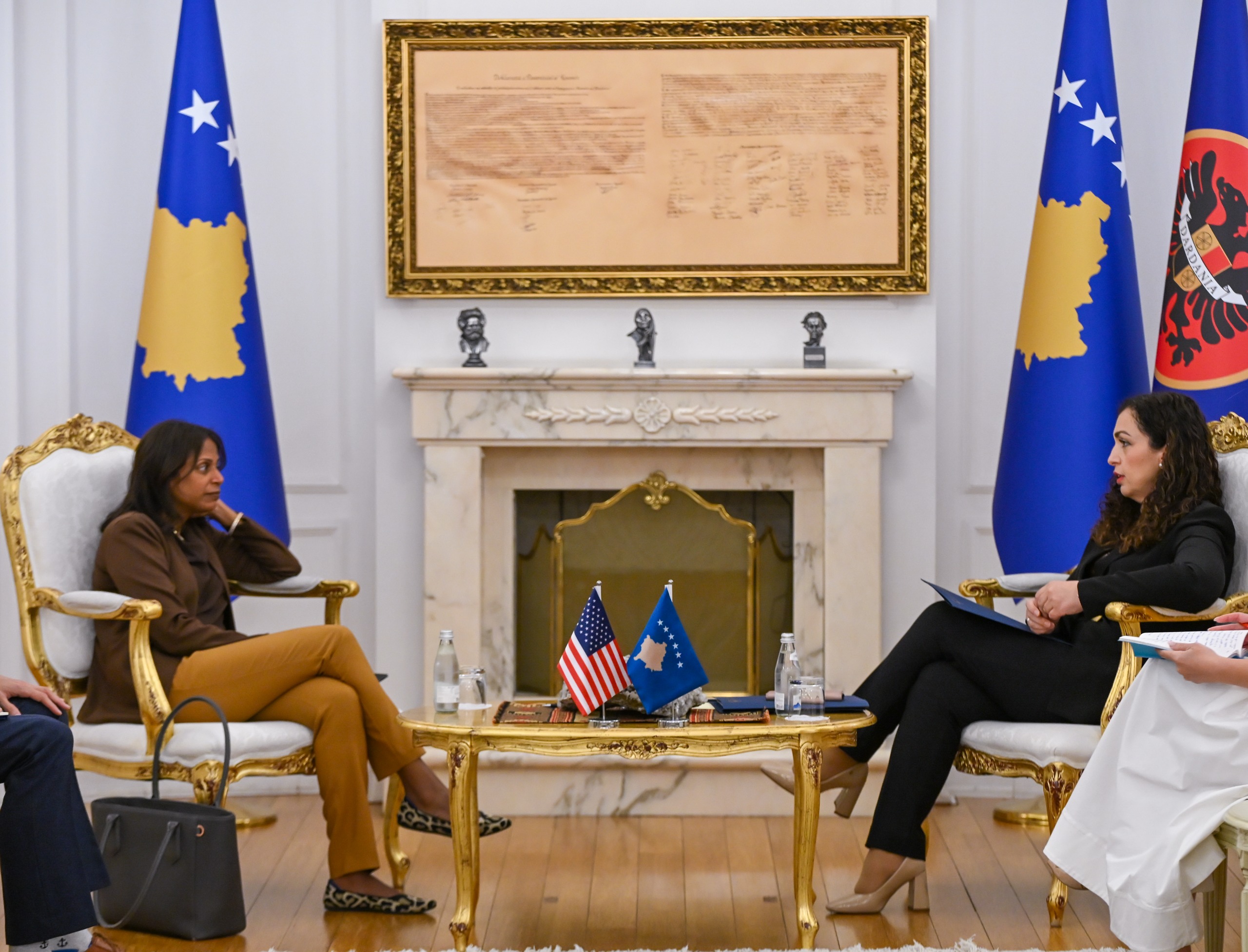 2.7.25 Presidentja Osmani priti në takim të Ngarkuarën me Punë të Ambasadës së SHBA-ve në Kosovë, Anu Prattipati-0