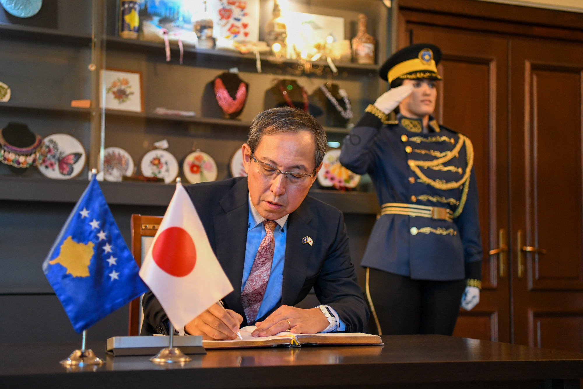 presidentja_pranoi_letrat_kredenciale_nga_ryuta_4