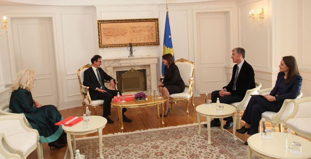 27_10_2015_7933660_27_10_2015_Takim_me_ambasadorin_e_Austrise_2