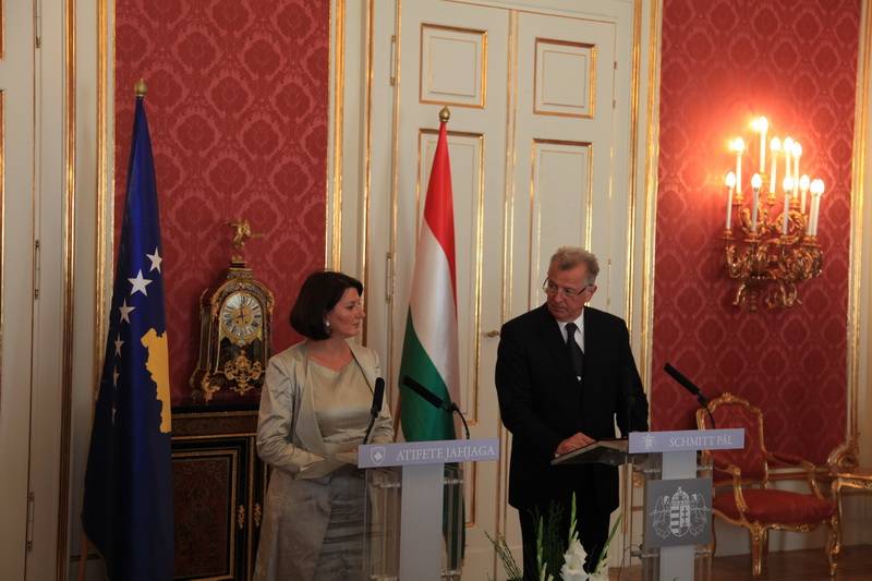 Konference_per_media_pas_takimit_te_Presidentes_se_Kosoves_dhe_Presidentit_te_Hungarise_01