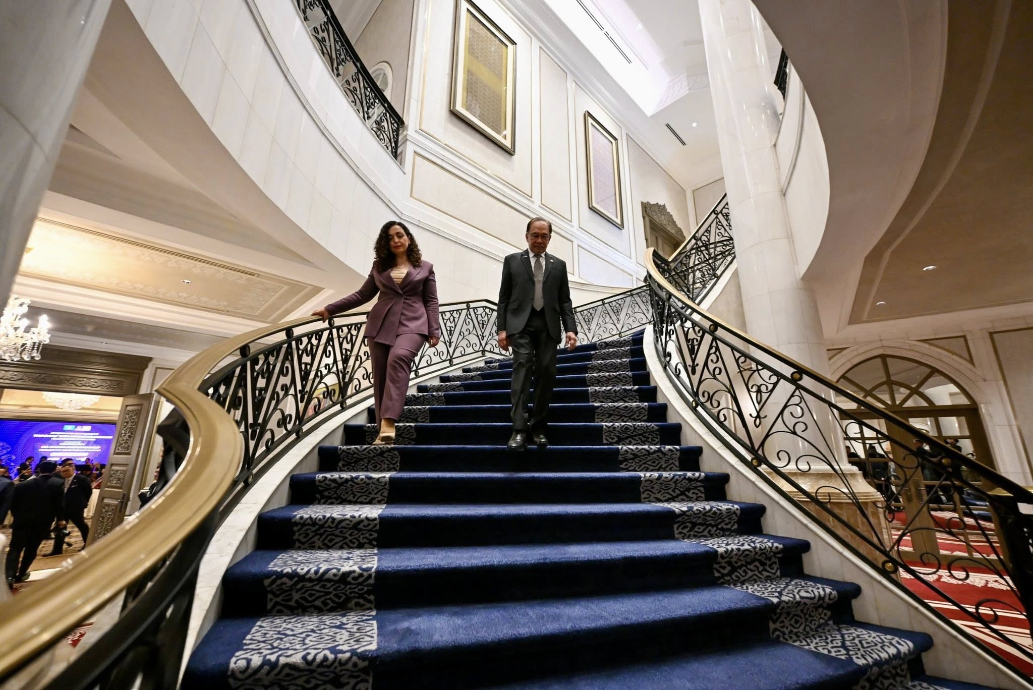 Kryeministri i Malajzisë, Anwar Ibrahim, ka shtruar drekë zyrtare për Presidenten Osmani-11