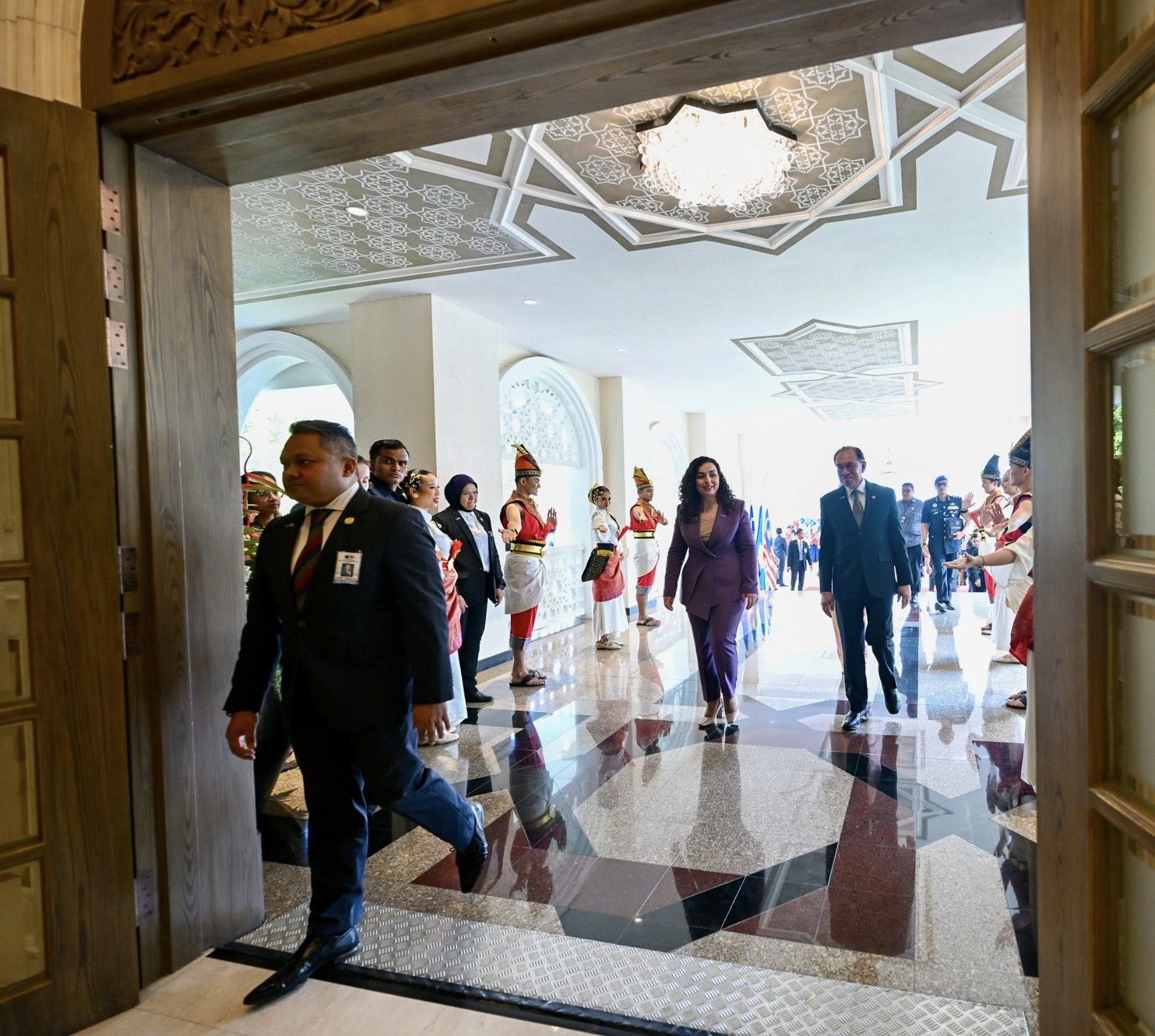 Kryeministri i Malajzisë, Anwar Ibrahim, ka shtruar drekë zyrtare për Presidenten Osmani-12