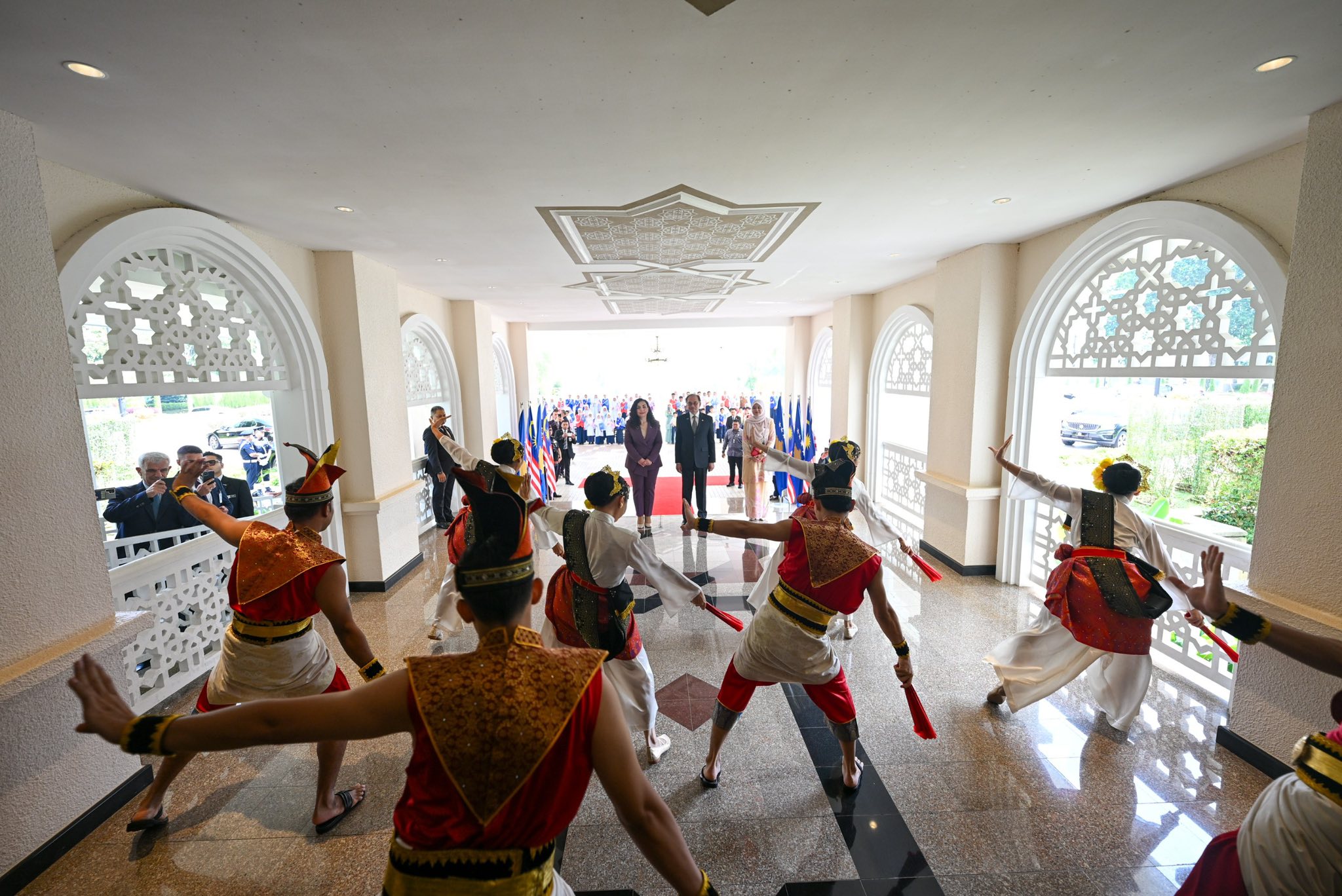 Kryeministri i Malajzisë, Anwar Ibrahim, ka shtruar drekë zyrtare për Presidenten Osmani-13