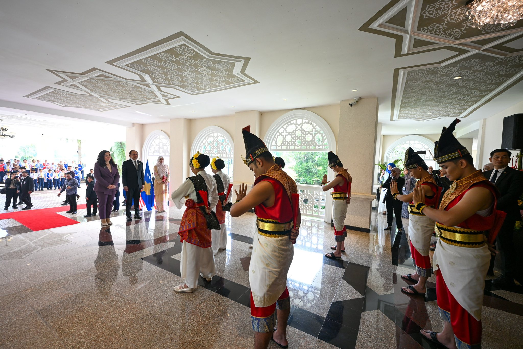 Kryeministri i Malajzisë, Anwar Ibrahim, ka shtruar drekë zyrtare për Presidenten Osmani-14