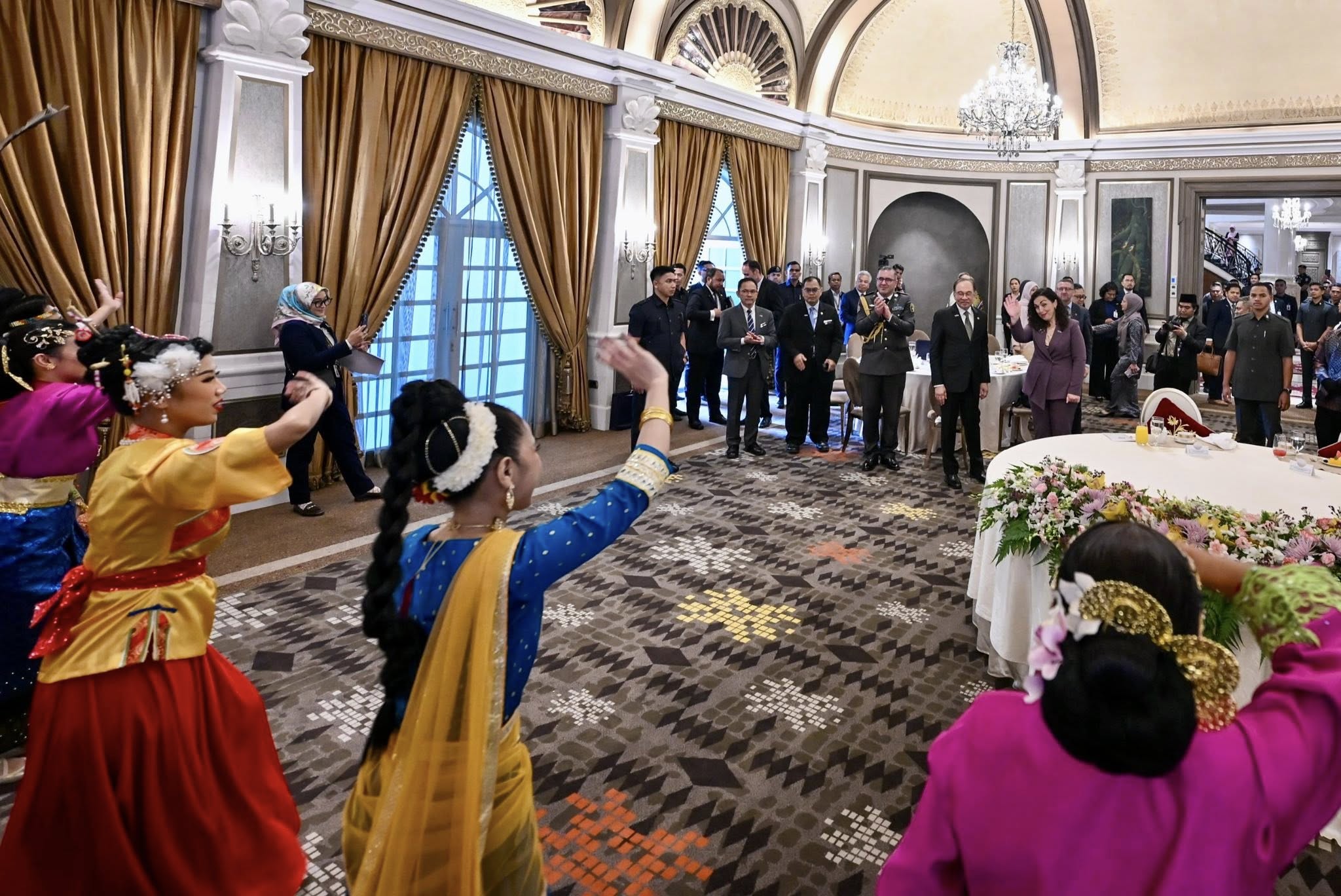 Kryeministri i Malajzisë, Anwar Ibrahim, ka shtruar drekë zyrtare për Presidenten Osmani-16