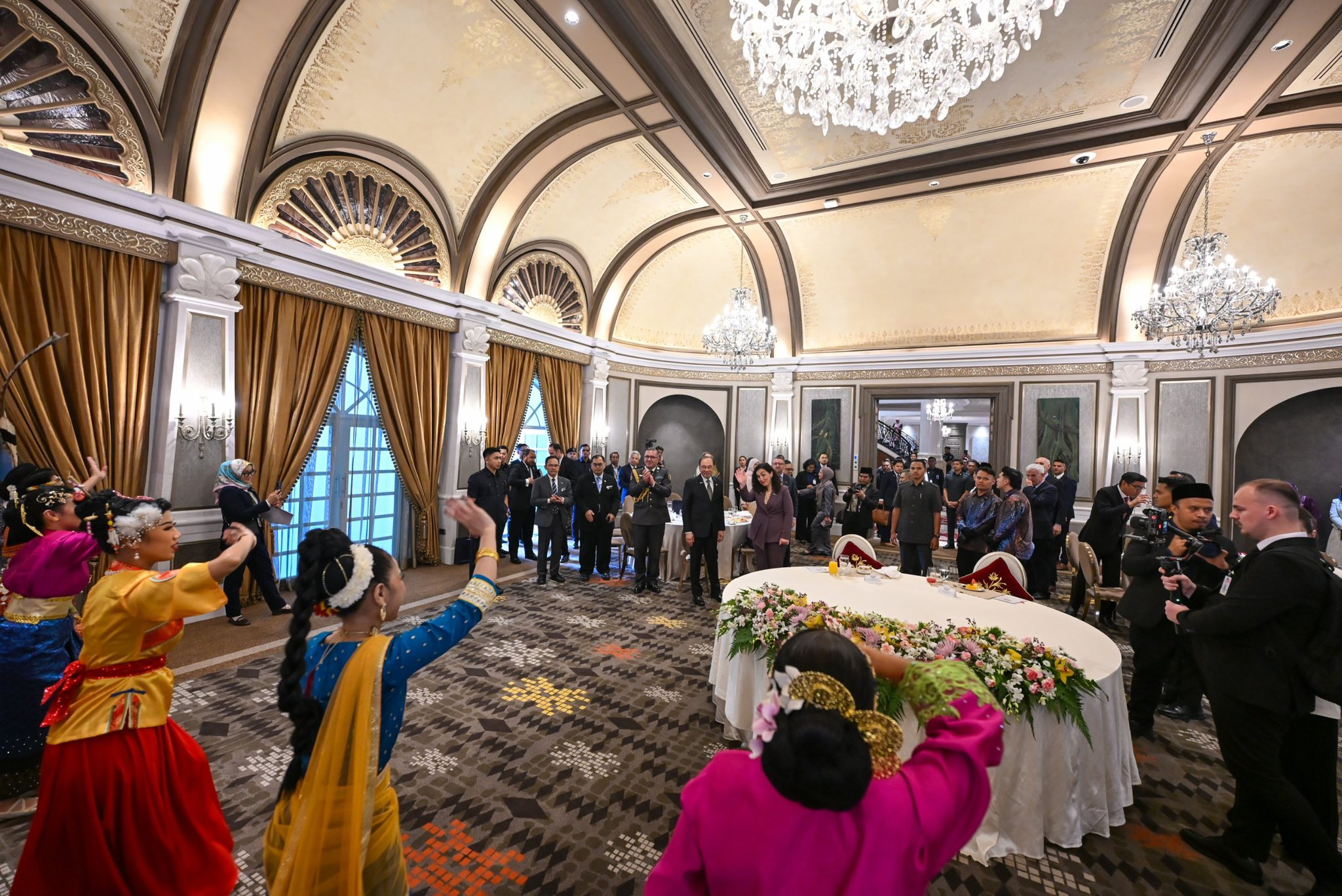 Kryeministri i Malajzisë, Anwar Ibrahim, ka shtruar drekë zyrtare për Presidenten Osmani-6