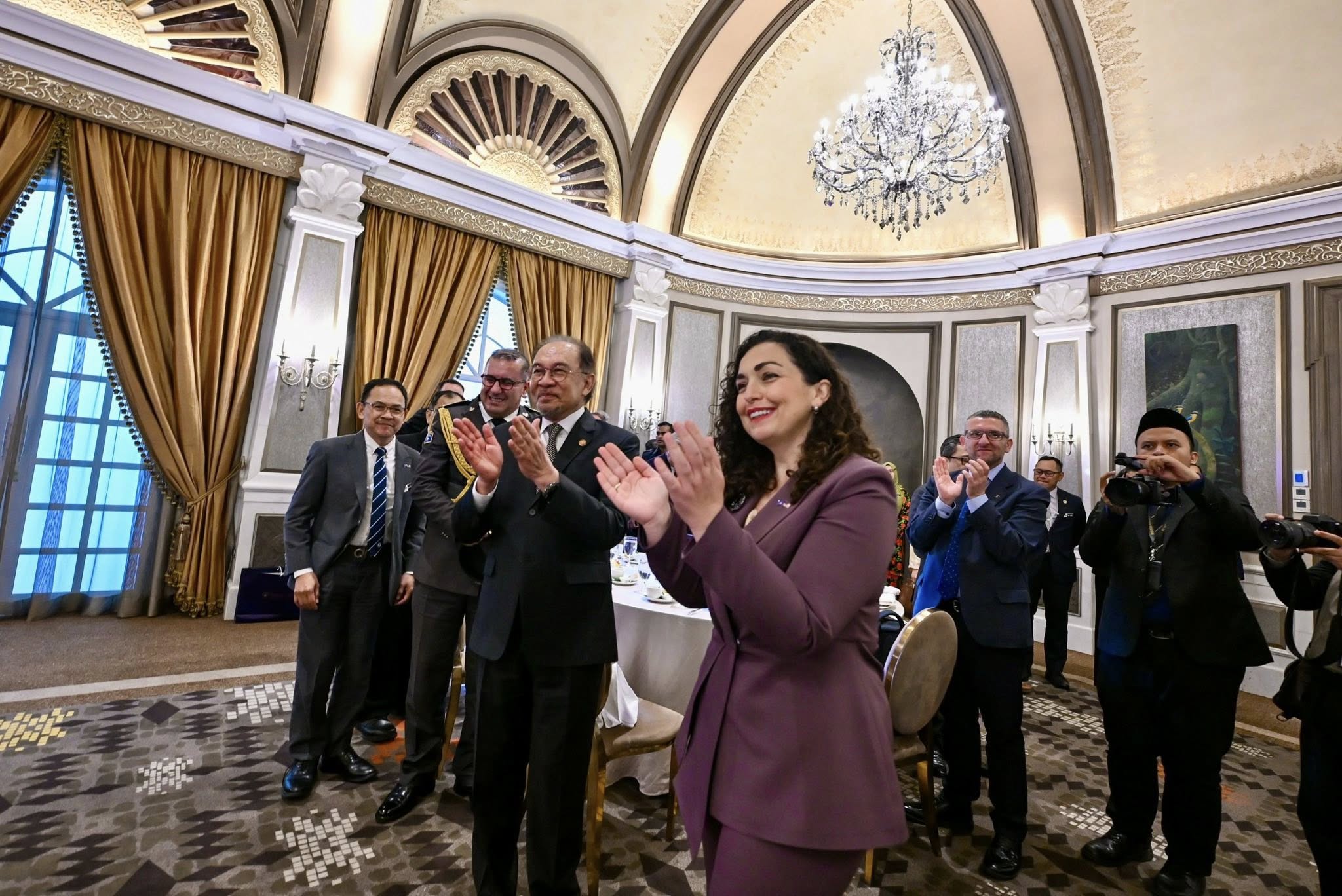 Kryeministri i Malajzisë, Anwar Ibrahim, ka shtruar drekë zyrtare për Presidenten Osmani-7