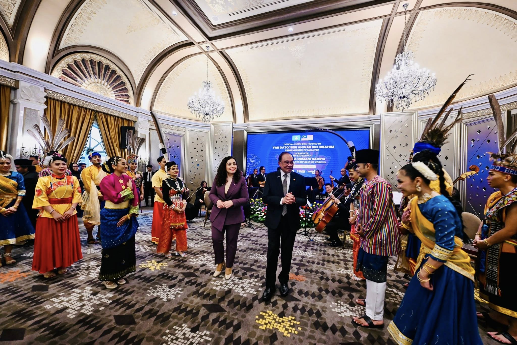 Kryeministri i Malajzisë, Anwar Ibrahim, ka shtruar drekë zyrtare për Presidenten Osmani-8