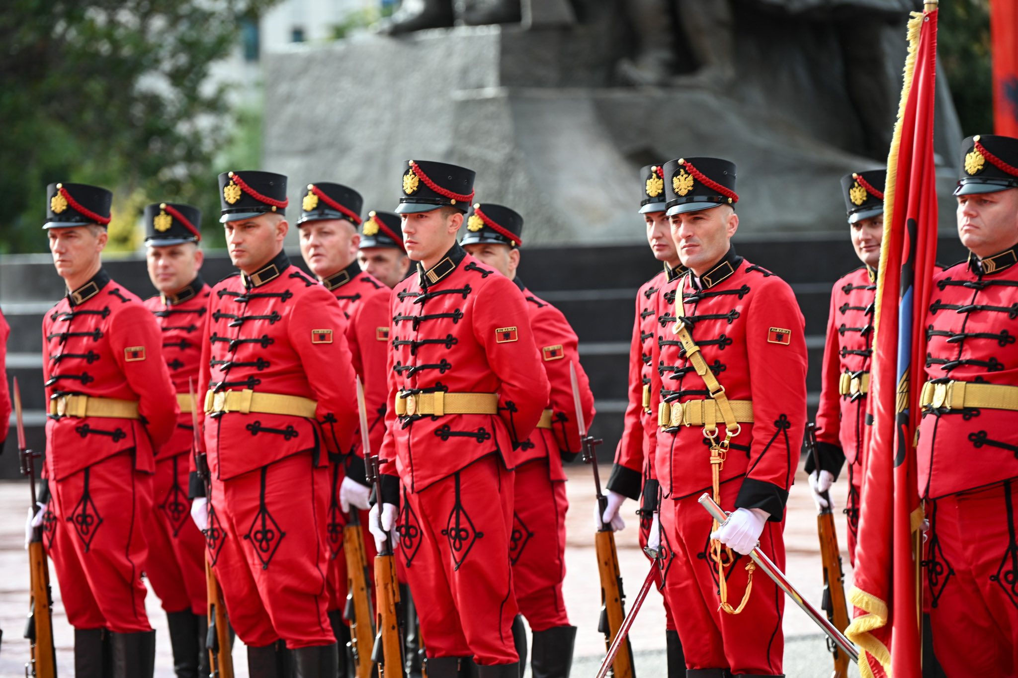 Presidentja 113 vjet më parë, në Vlorë u ngrit flamuri që bashkon zemrat e gjithë shqiptarëve kudo që janë-15