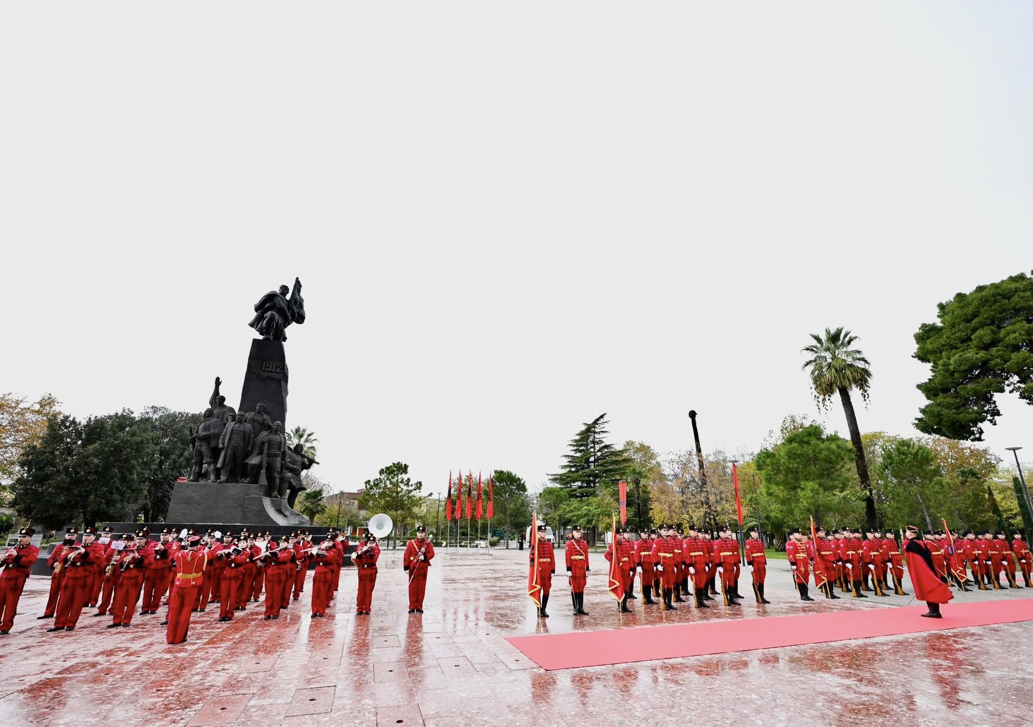 Presidentja 113 vjet më parë, në Vlorë u ngrit flamuri që bashkon zemrat e gjithë shqiptarëve kudo që janë-16