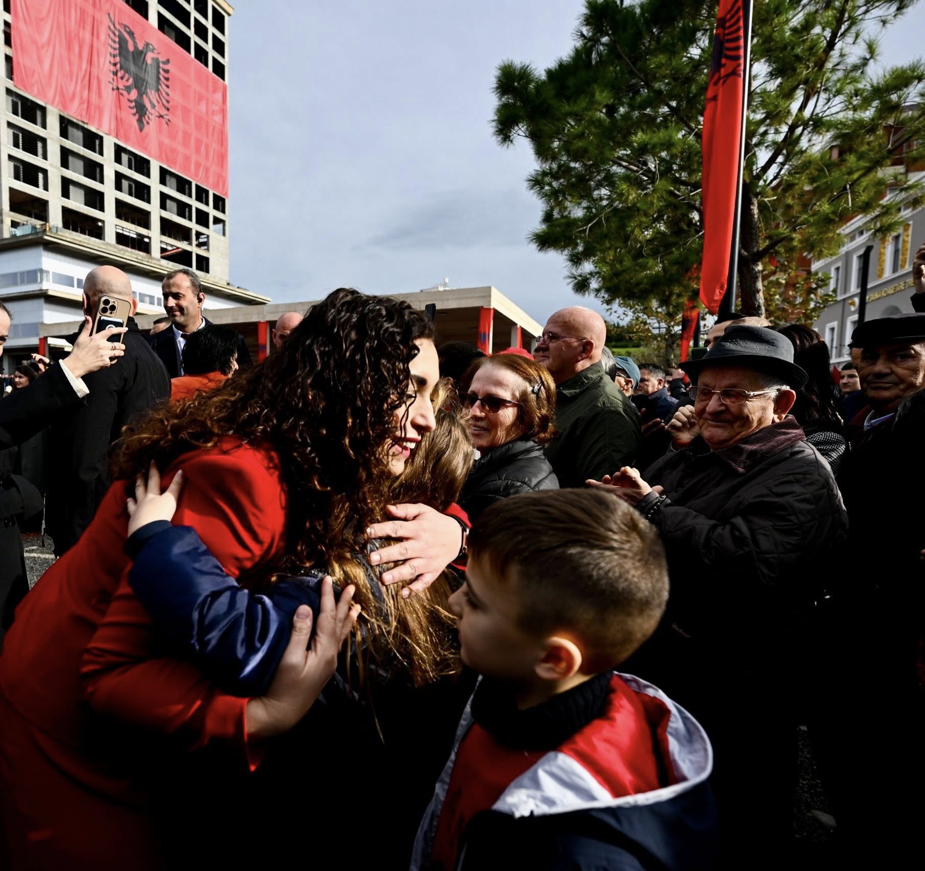 Presidentja 113 vjet më parë, në Vlorë u ngrit flamuri që bashkon zemrat e gjithë shqiptarëve kudo që janë-22