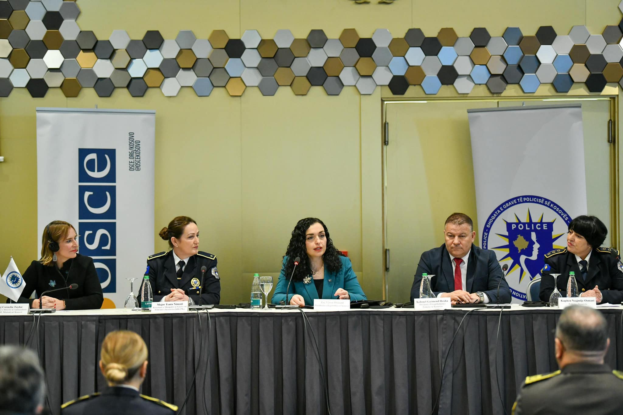 Presidentja Gëzuar 8 Marsin për të gjitha gratë në uniformë, të cilat shërbejnë me nder, krenari dhe guxim-2