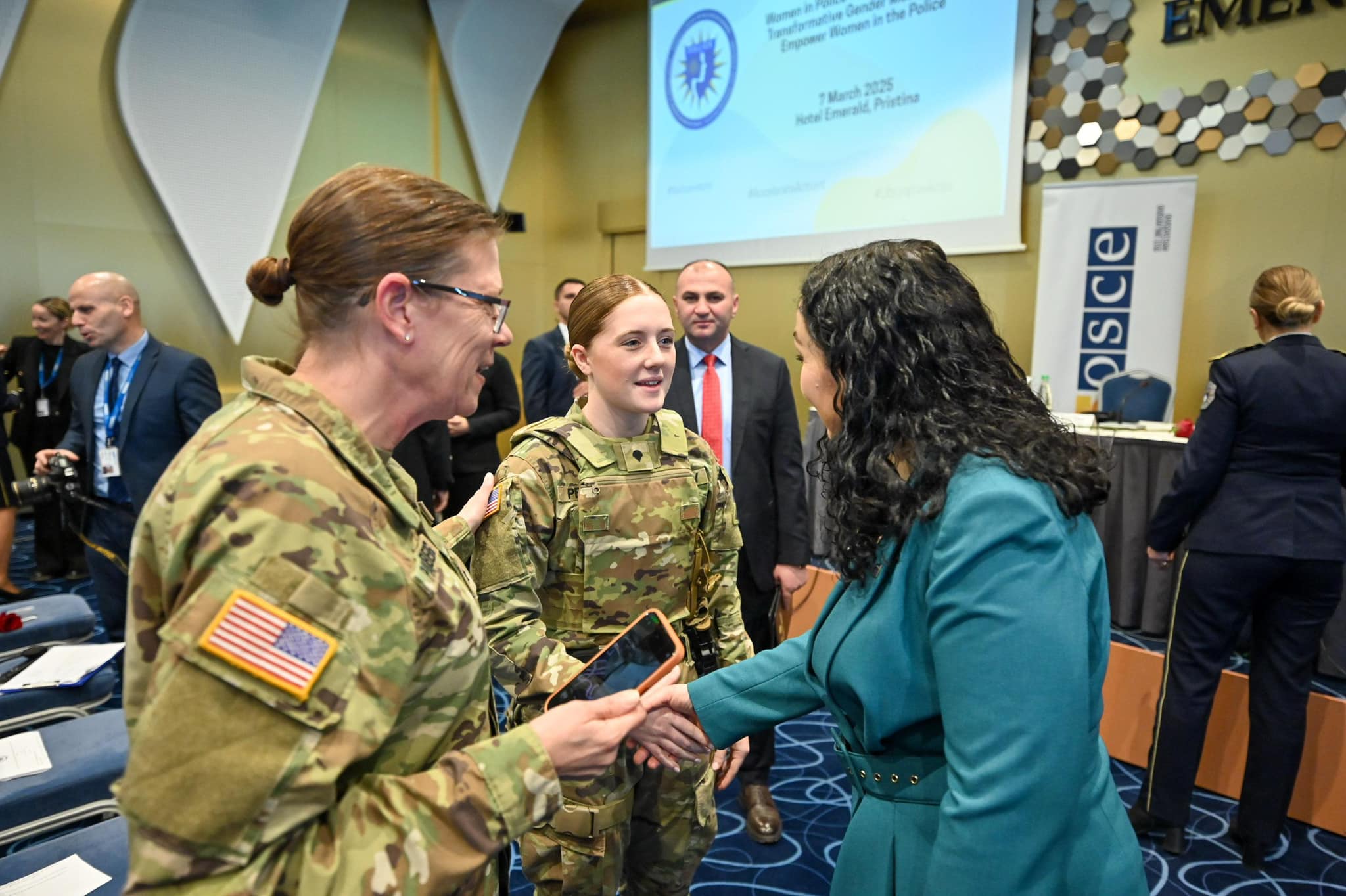 Presidentja Gëzuar 8 Marsin për të gjitha gratë në uniformë, të cilat shërbejnë me nder, krenari dhe guxim-4