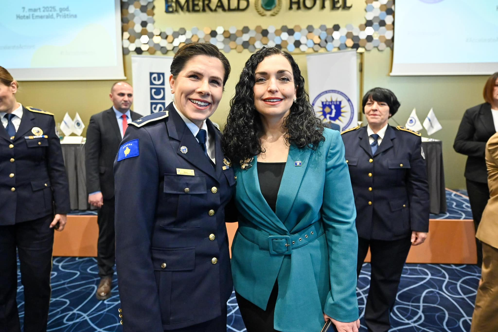 Presidentja Gëzuar 8 Marsin për të gjitha gratë në uniformë, të cilat shërbejnë me nder, krenari dhe guxim-8