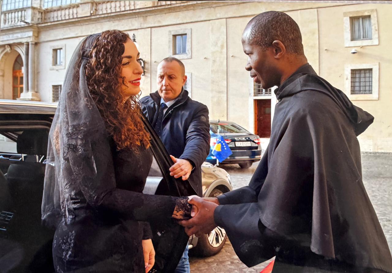 Presidentja Kosova mbetet e përkushtuar t’i forcojë marrëdhëniet me Selinë e Shenjtë dhe ta avancojë miqësinë tonë historike-18