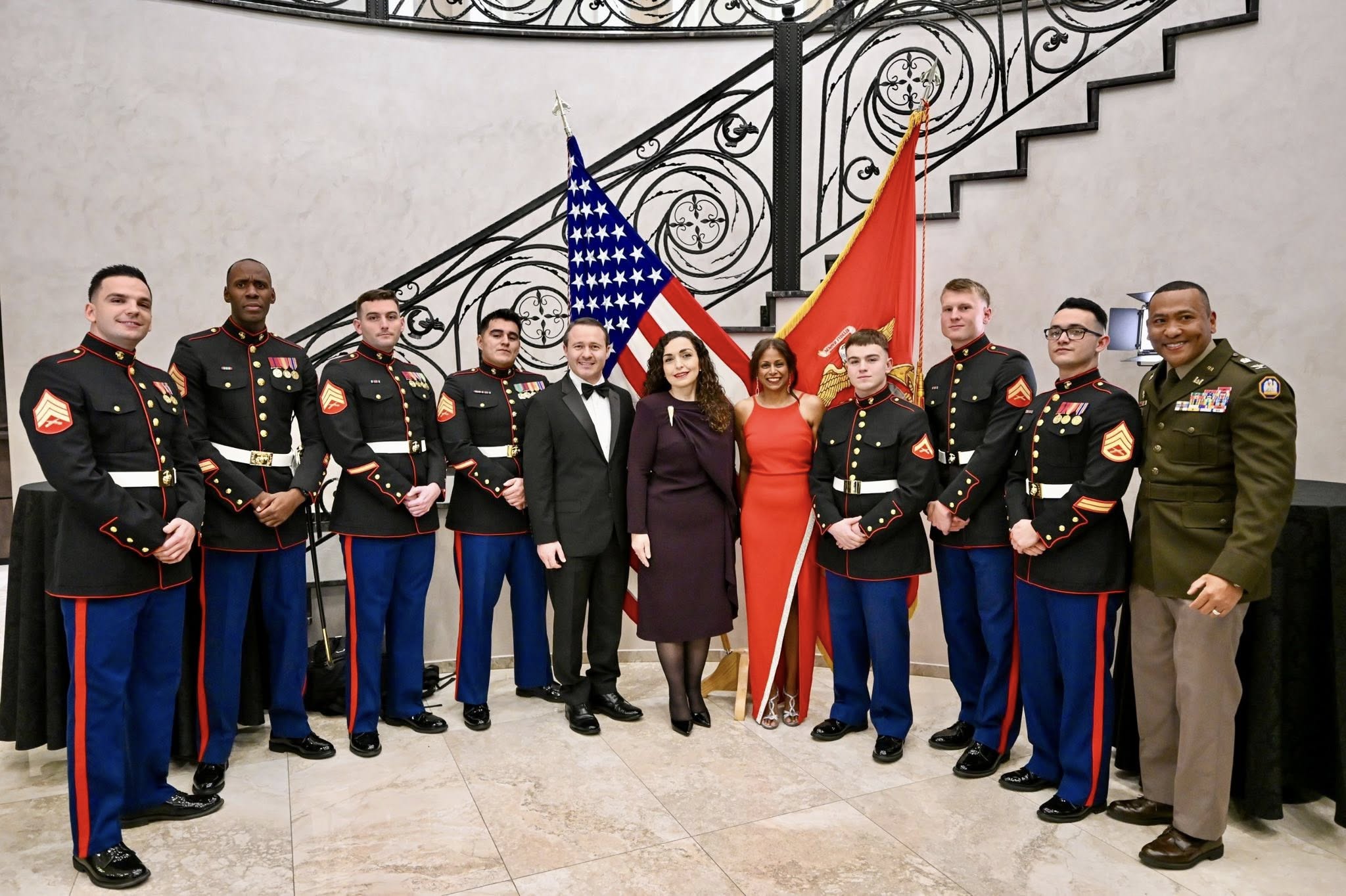 Presidentja Një mbrëmje e paharrueshme në Marines Ball-1
