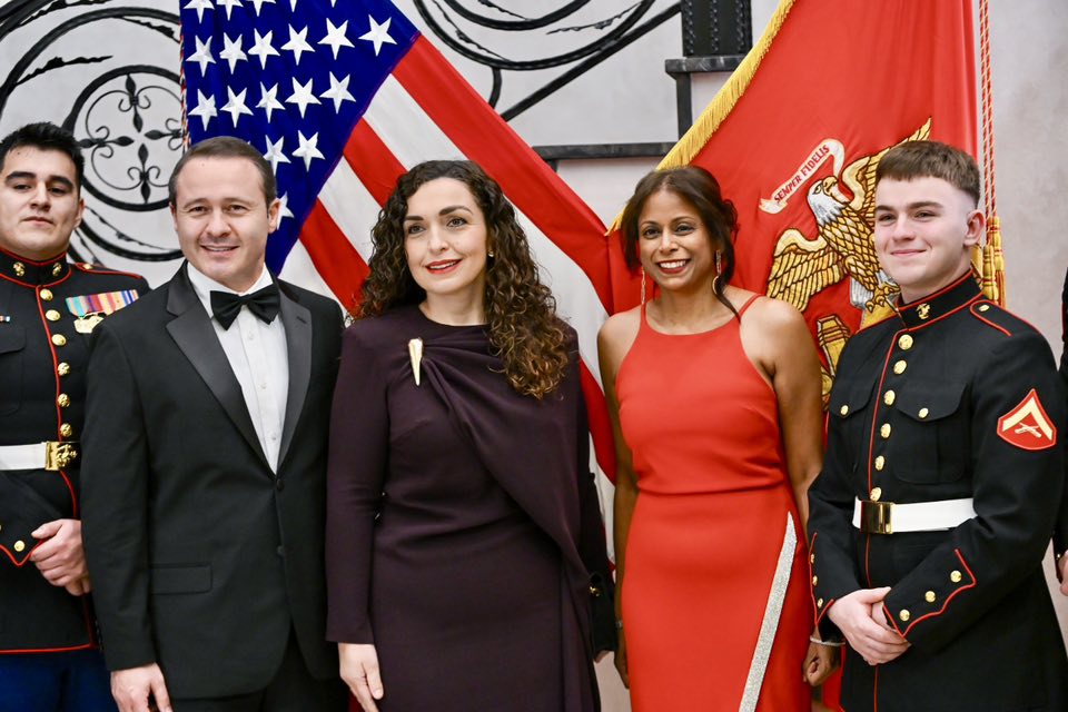 Presidentja Një mbrëmje e paharrueshme në Marines Ball-4