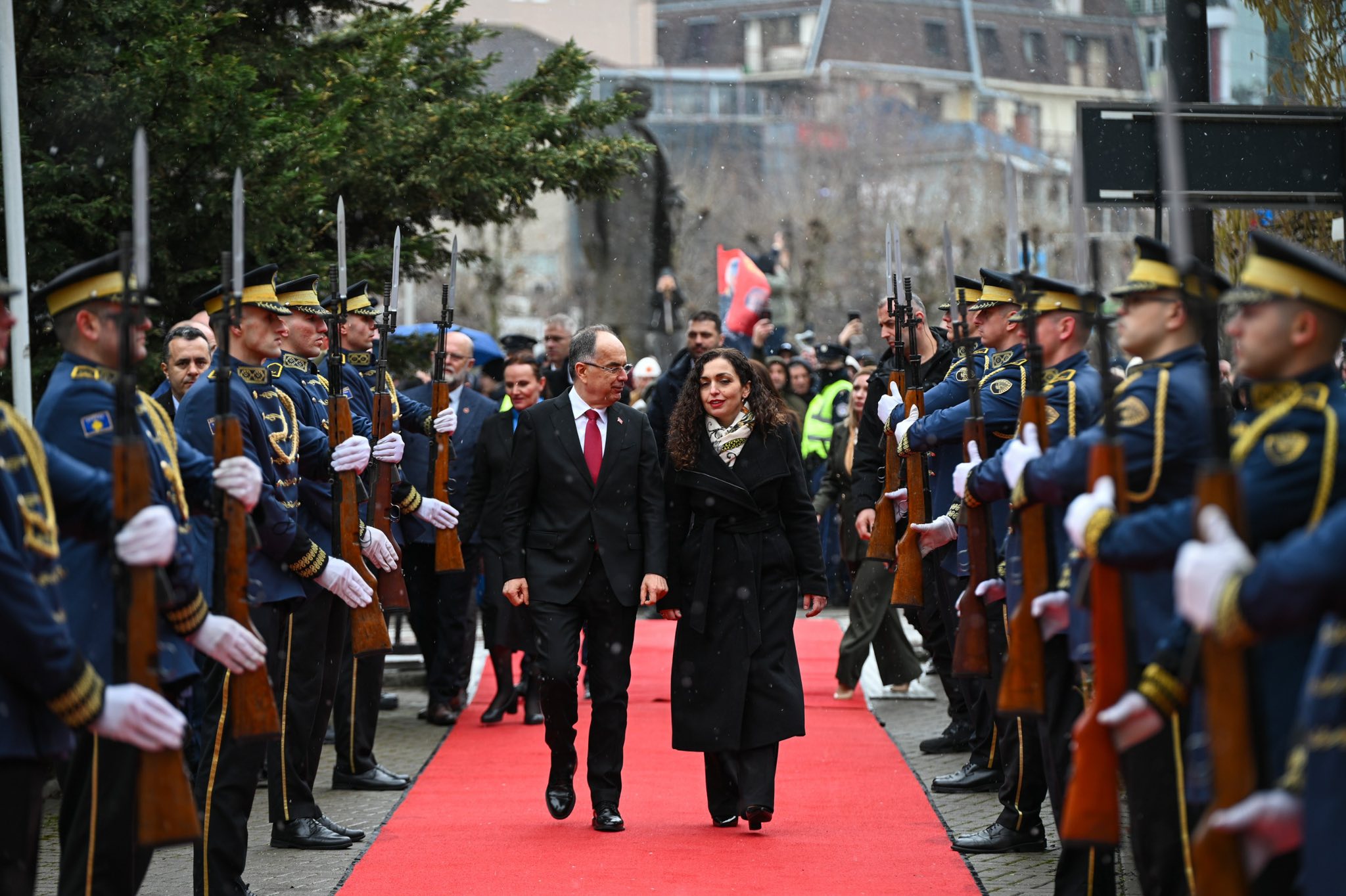 Presidentja Osmani 18-vjetori i Pavarësisë së Kosovës na bëri bashkë me Presidentin e Shqipërisë, Bajram Begaj-2