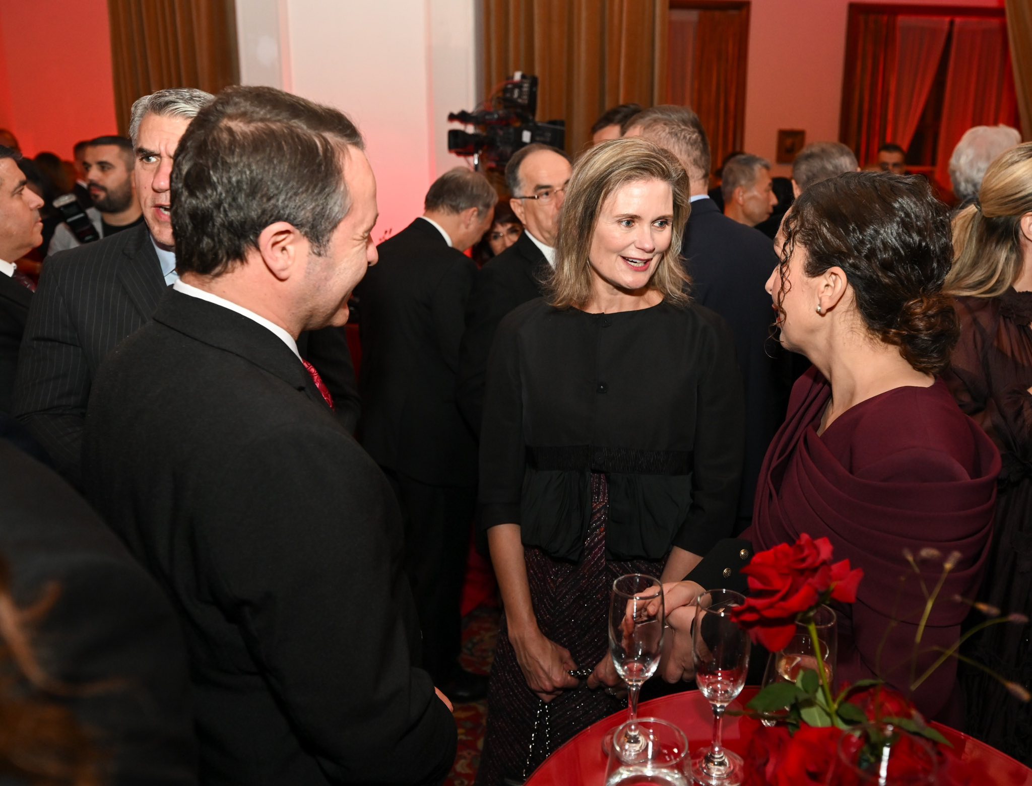 Presidentja Osmani 28 Nëntori na kujton se çdo gur i kësaj toke është lagur me gjakun e heronjve tanë-11