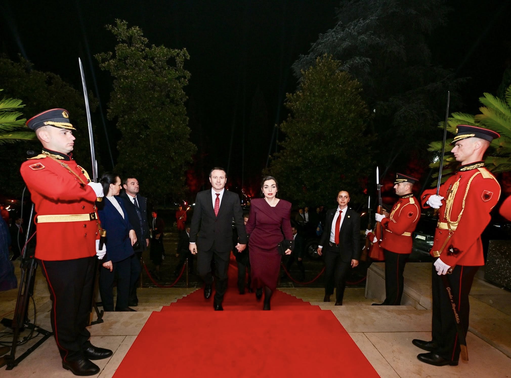 Presidentja Osmani 28 Nëntori na kujton se çdo gur i kësaj toke është lagur me gjakun e heronjve tanë-13
