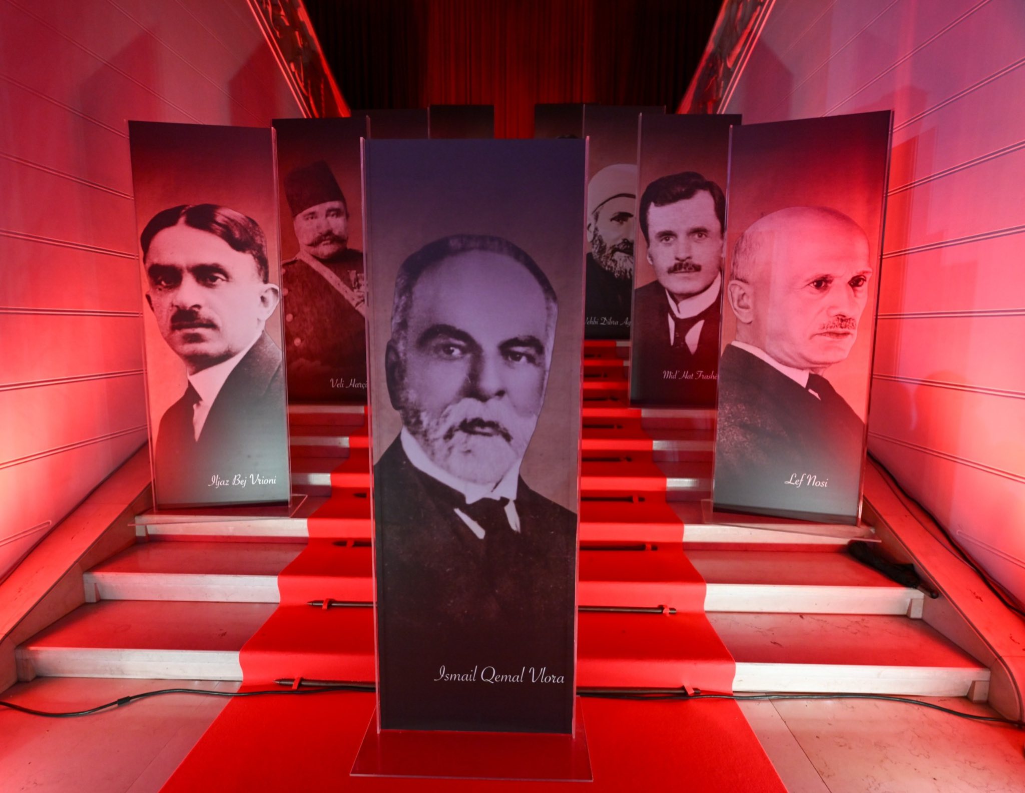 Presidentja Osmani 28 Nëntori na kujton se çdo gur i kësaj toke është lagur me gjakun e heronjve tanë-14