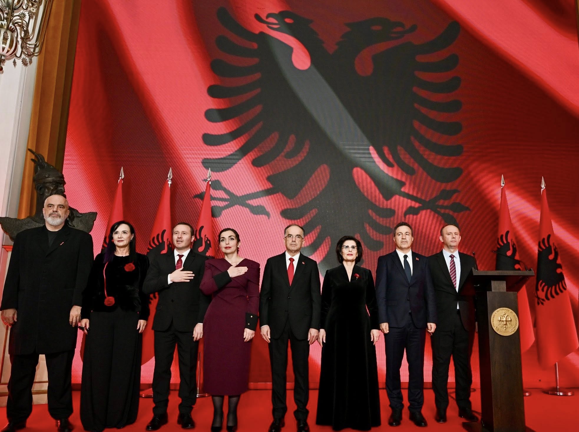 Presidentja Osmani 28 Nëntori na kujton se çdo gur i kësaj toke është lagur me gjakun e heronjve tanë-2